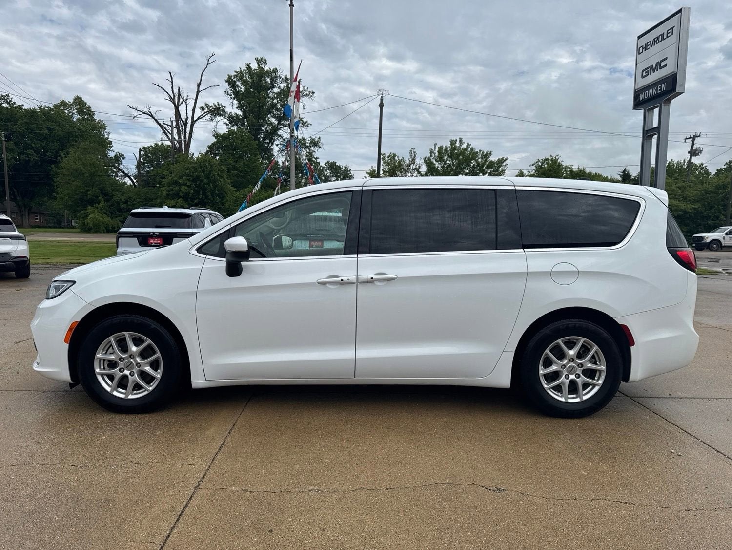 2023 Chrysler Pacifica Touring L
