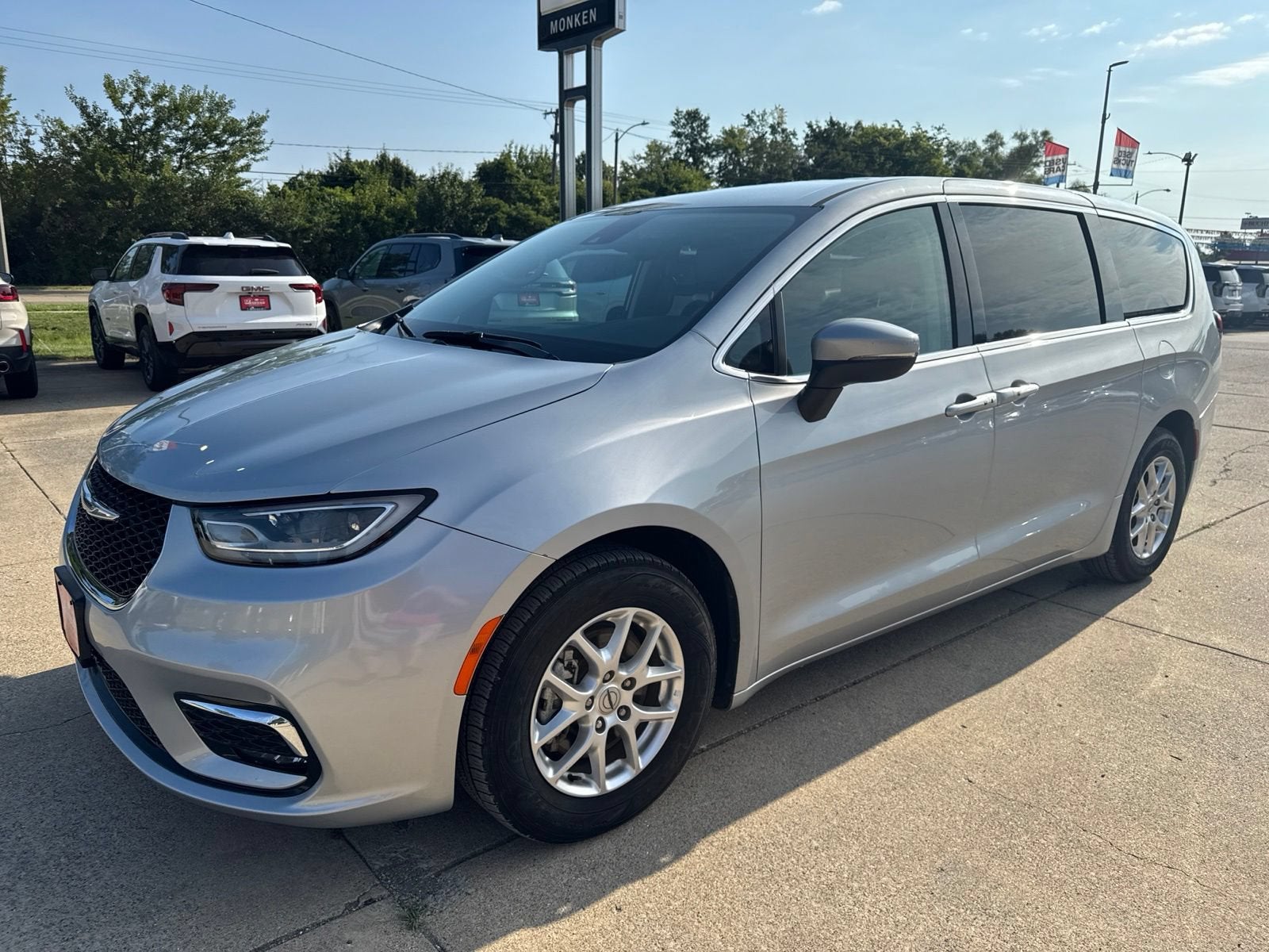 2023 Chrysler Pacifica Touring L