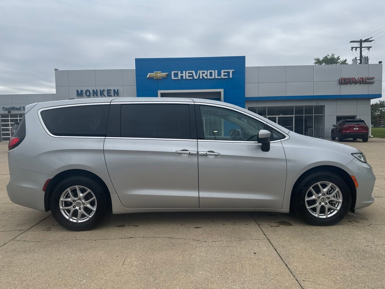 Vehicle Image 2
