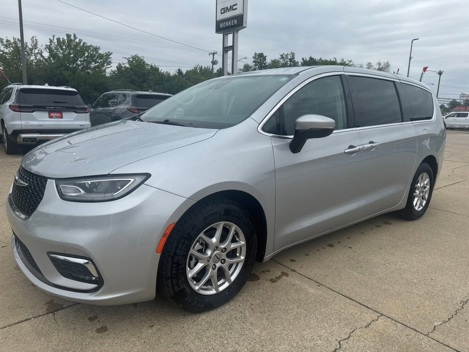 2023 Chrysler Pacifica Touring L