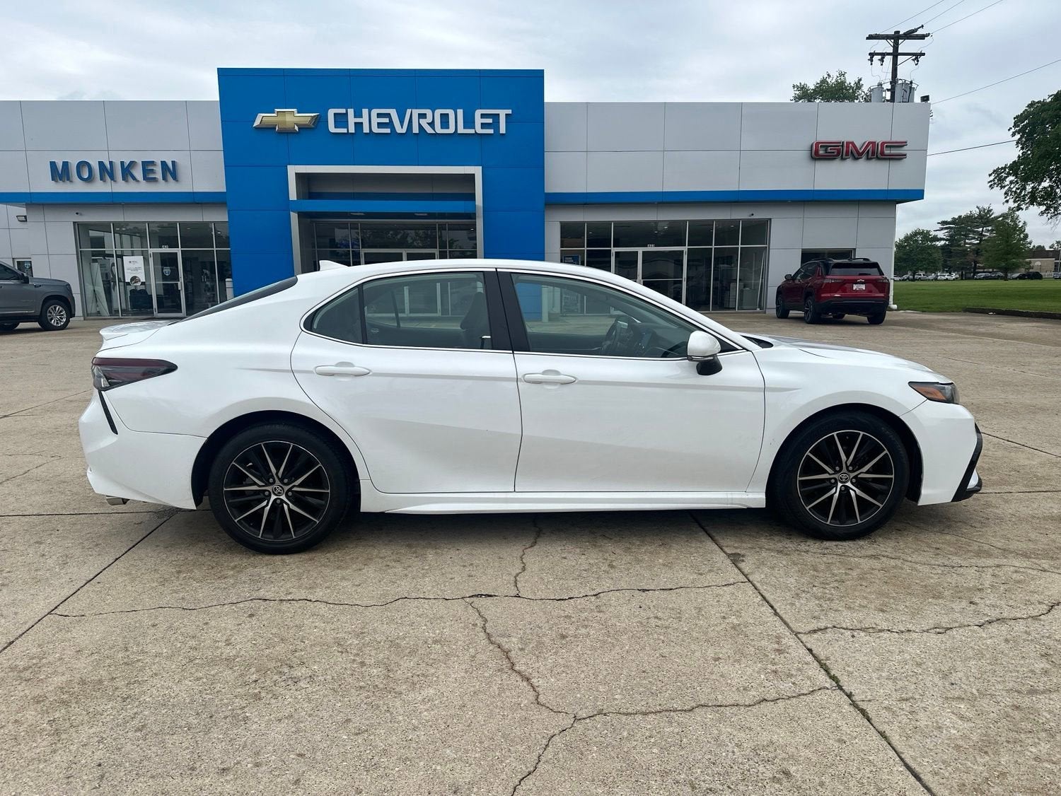 2024 Toyota Camry SE