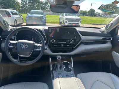 2024 Toyota Highlander LE