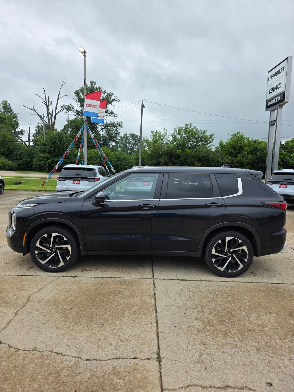 2024 Mitsubishi Outlander SE